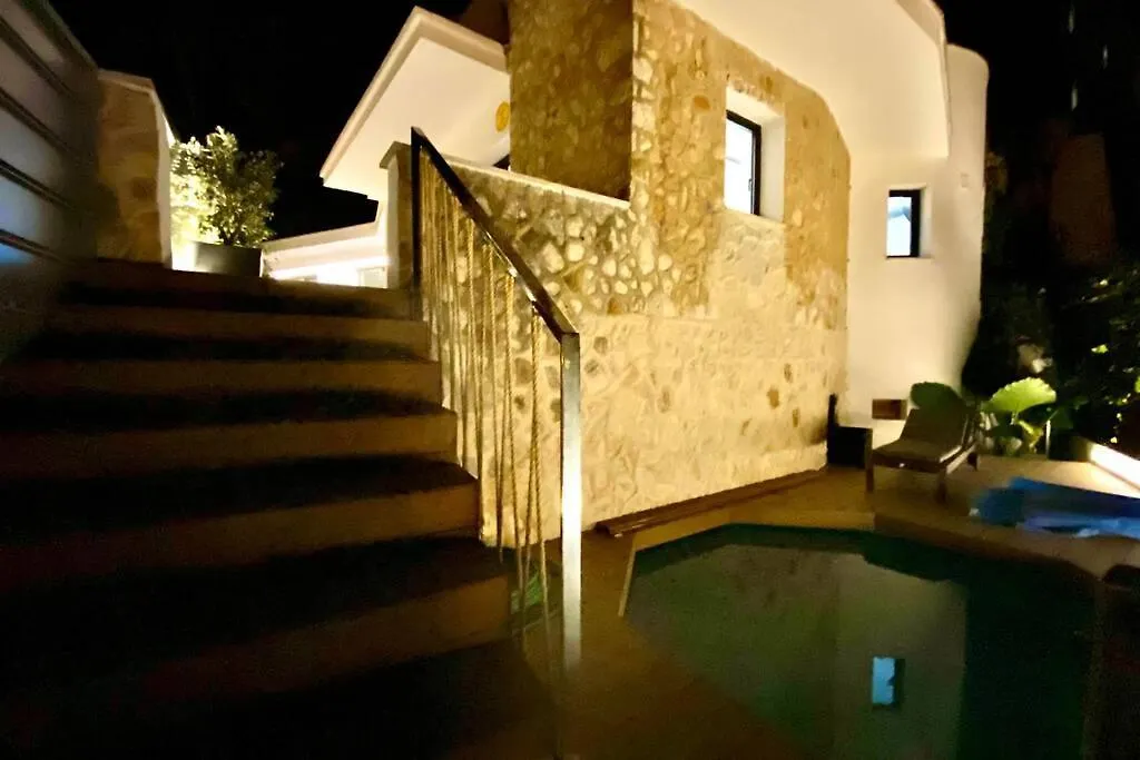 Beautiful Designer Home In 일레타스 0*,